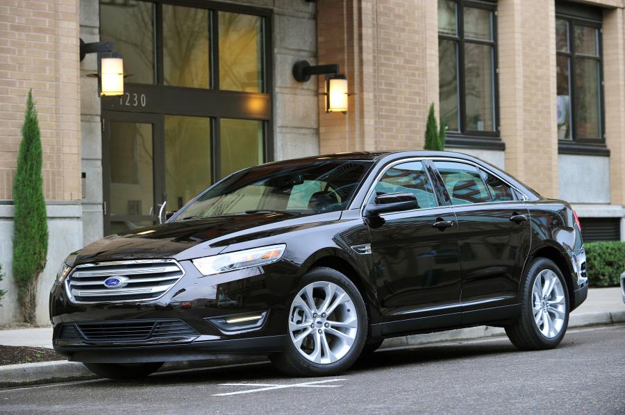  Ford Taurus 2012 года  (фото 28 из 39)